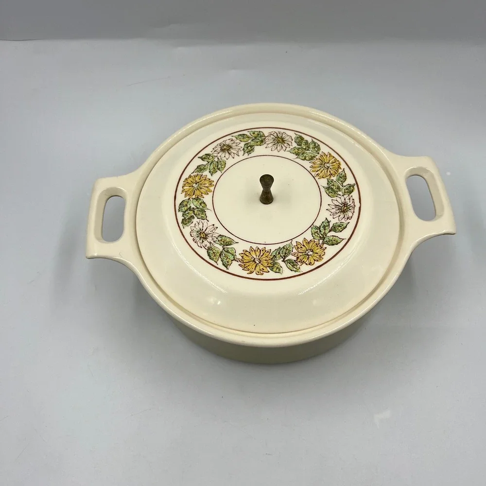 Vtg Metlox Poppy Trail Sculptured Daisy Casserole Dish Avocado Green MCM 8.5